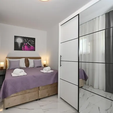 Luxury Gloria Old Town With Sea View * Zara